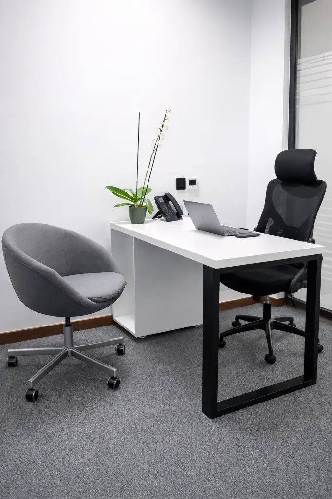 [108] Bureau privé interne (une personne)